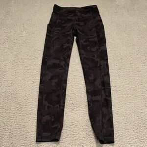 Lululemon Invigorate High-Rise Tight 25
Heritage 365 Camo Deep Coal Multi size 4